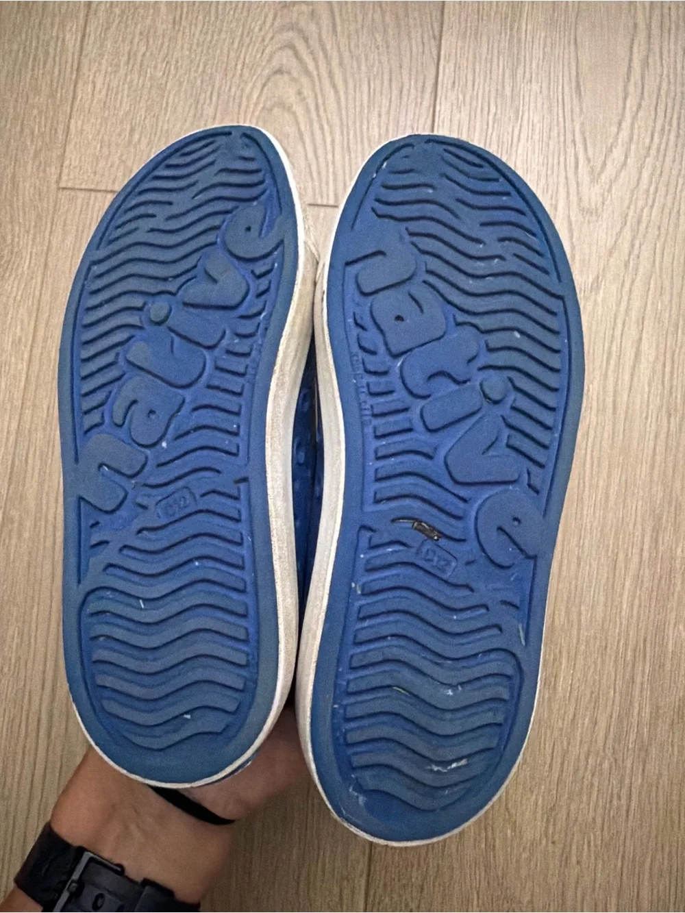 Native Jefferson Kids Slip-On Shoes in Blue and White c12